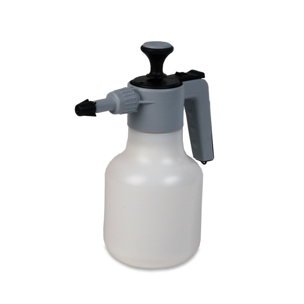 Spray bottle with pump